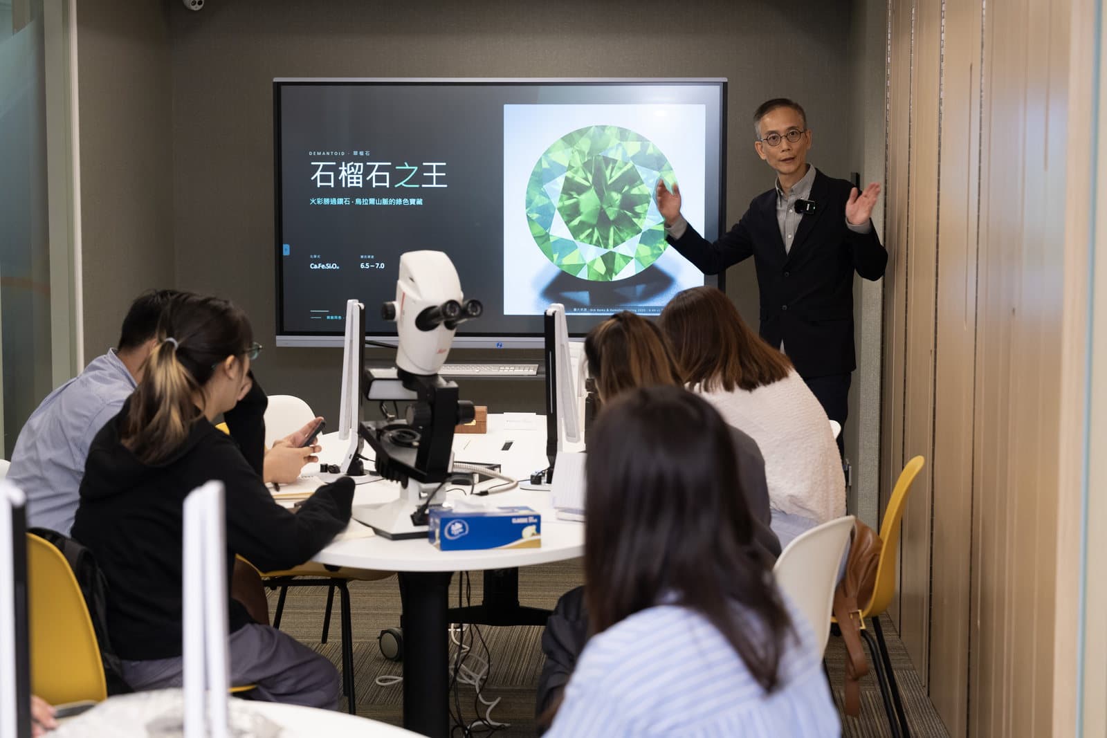 PAGI instructor teaching gemmology to students in the classroom